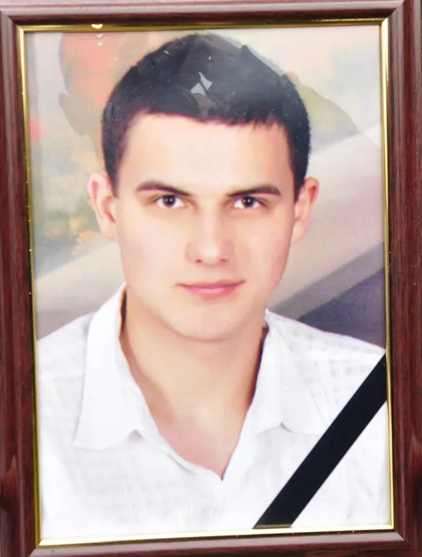 У селі Вороненко поховали бійця АТО 23-річного Павла Ільчука (Фоторепортаж) — фото 2