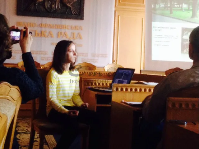 Вчора обговорювали варіанти дитячого майданчика в парку Міцкевича (Фото) — фото 1