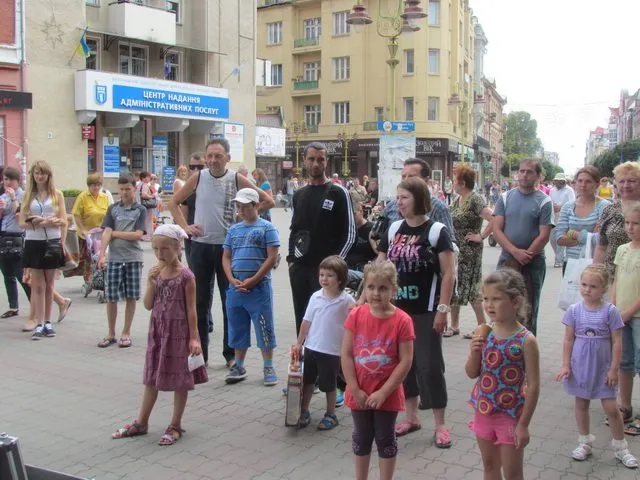 На Вічевому майдані іванофранківців звеселяли латиноамериканці (Фото) — фото 3