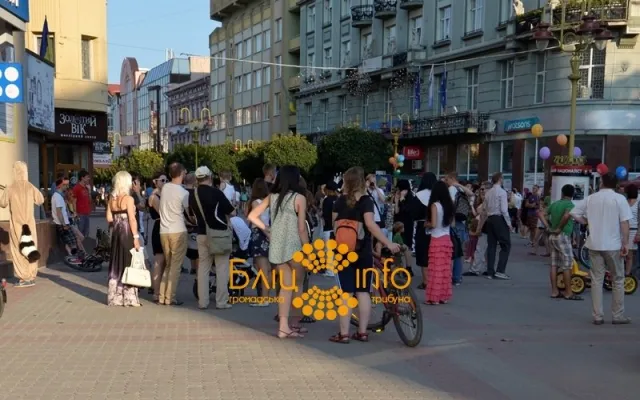 На «стометрівці» відбувся унікальний костюмований забіг (Фоторепортаж) — фото 2