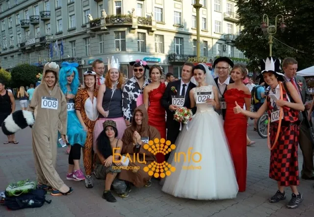 На «стометрівці» відбувся унікальний костюмований забіг (Фоторепортаж) — фото 3