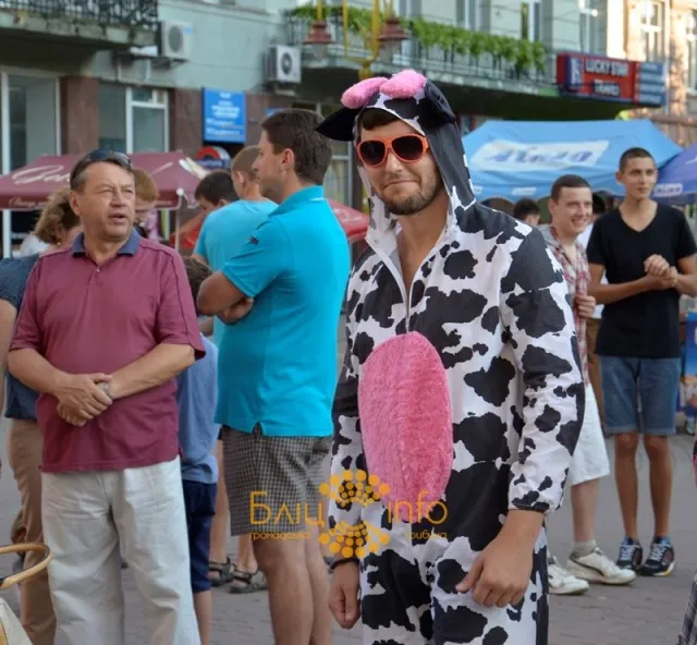 На «стометрівці» відбувся унікальний костюмований забіг (Фоторепортаж) — фото 6