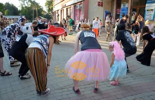 На «стометрівці» відбувся унікальний костюмований забіг (Фоторепортаж) — фото 8