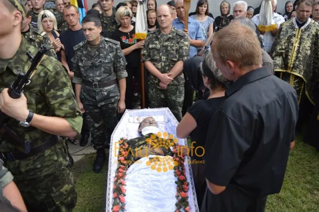 На Прикарпатті попрощалися із загиблим в зоні АТО бійцем Володимиром Данилюком (Фоторепортаж) — фото 3
