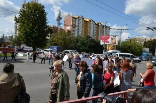 Жінок, які перекрили головну дорогу, «охрестили» сепаратистами (Фоторепортаж) + (Відео) — фото 2