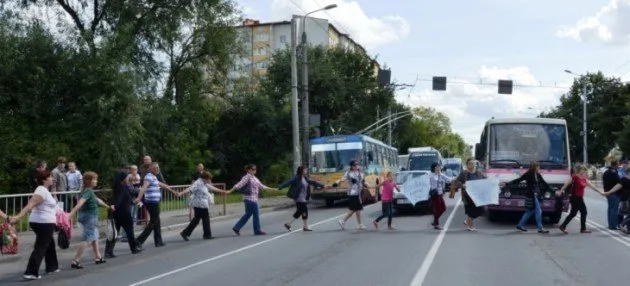 Жінок, які перекрили головну дорогу, «охрестили» сепаратистами (Фоторепортаж) + (Відео) — фото 7