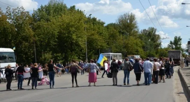 Жінок, які перекрили головну дорогу, «охрестили» сепаратистами (Фоторепортаж) + (Відео) — фото 9
