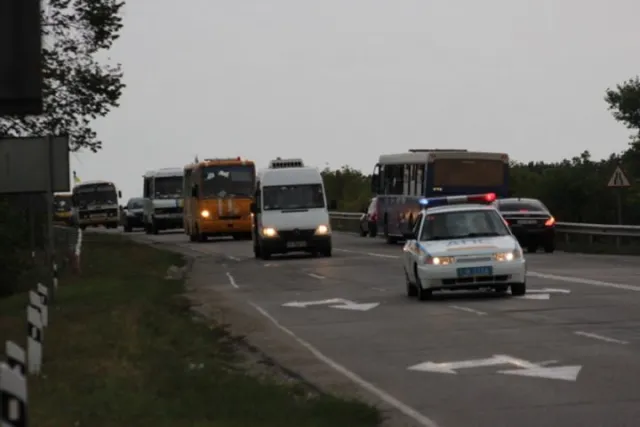 Бійці 5 батальйону повертаються до Франківська на автобусах без вікон і дверей (Фоторепортаж) — фото 5