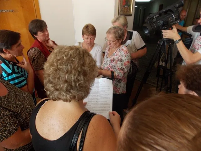 Матері та дружини військовослужбовців 5 батальйону Прикарпаття пікетували ОДА (Фоторепортаж) — фото 1