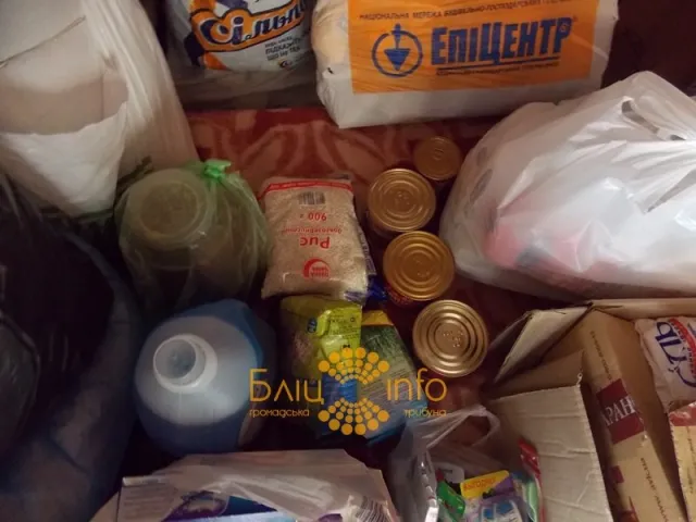 Волонтери продовжують збирати допомогу бійцям на схід (Фоторепортаж) — фото 9