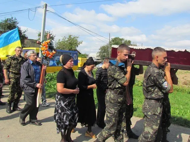 В останню путь провели 19-річного бійця ВДВ Павла Ліщинського (Фоторепортаж) — фото 3