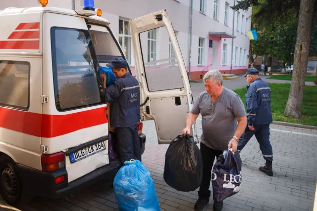 Уродженець Росії та мешканець Казахстану, привіз авто для АТО і допомогу переселенцям зі Сходу (Фоторепортаж) — фото 6