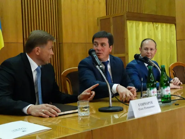 В Івано-Франківську представили нового голову ОДА – Олега Гончарука (Фоторепортаж) + (Відео) — фото 9