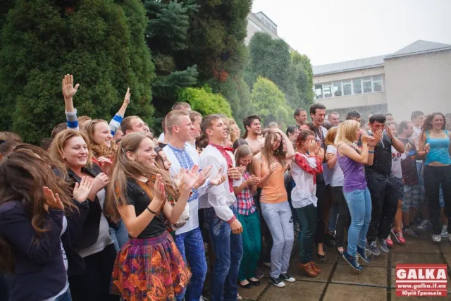 Ректор Прикарпатського прийняв виклик флешмобу Ice Bucket Challenge, та залучив до акції студентів (Фоторепортаж) — фото 5