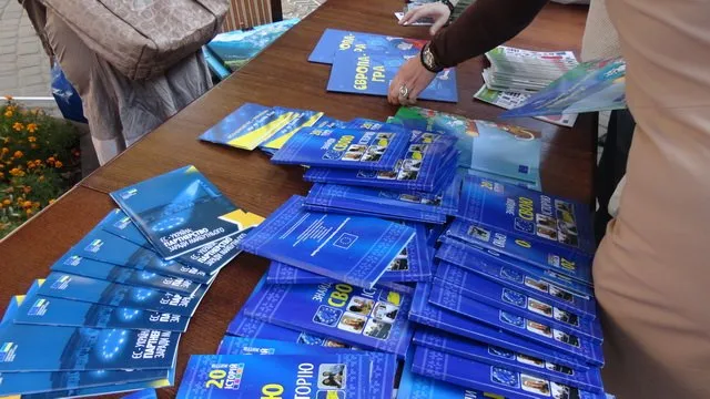 В Івано-Франківську відбулася вулична фотовиставка «Пізнай миттєвості твоєї Європи» (Фоторепортаж) — фото 8