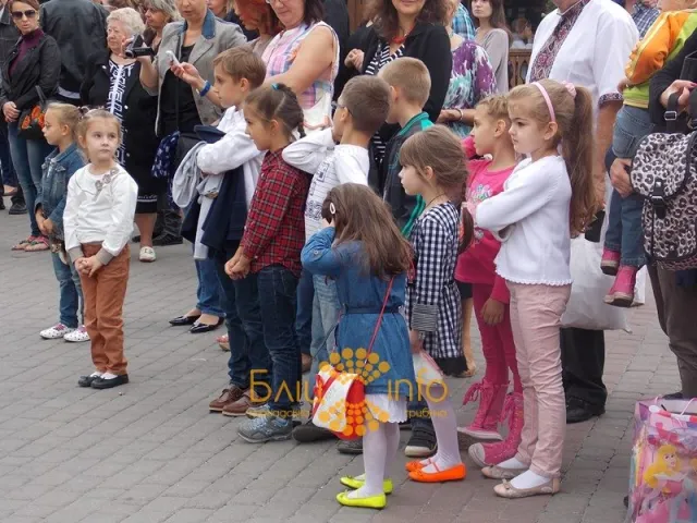 Вчора біля Ратуші провели флеш-моб під назвою «За єдність України» (Фоторепортаж) — фото 3