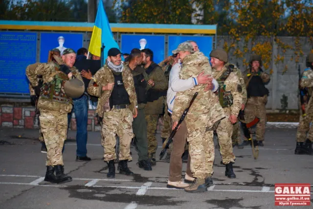 В Івано-Франківську урочисто зустріли бійців батальйону «КРУК» (Фоторепортаж) + (Відео) — фото 2