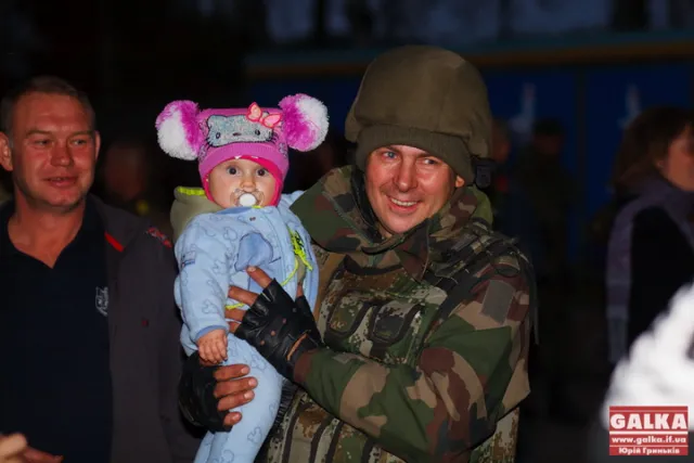 В Івано-Франківську урочисто зустріли бійців батальйону «КРУК» (Фоторепортаж) + (Відео) — фото 7