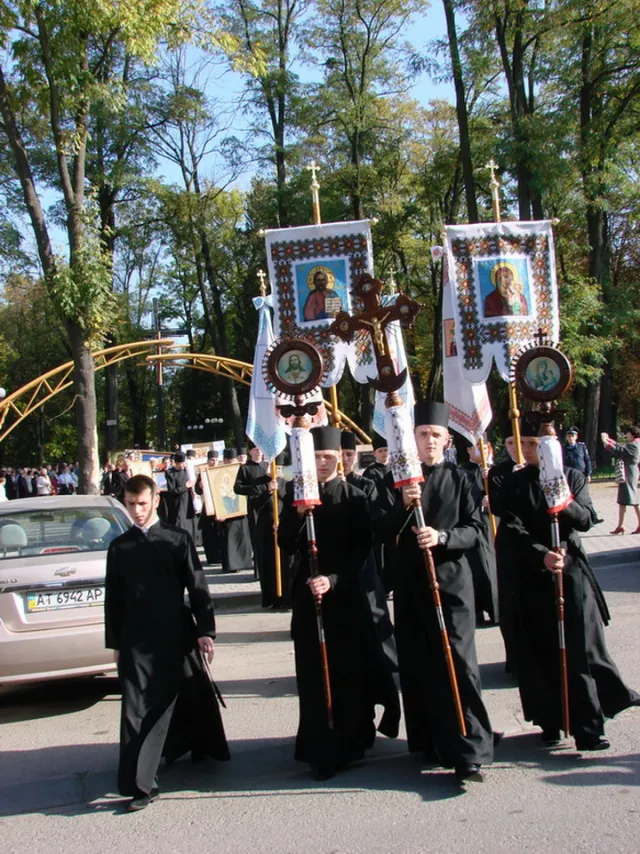 В Івано-Франківську пройшла Хресна хода миру (Фото) — фото 1