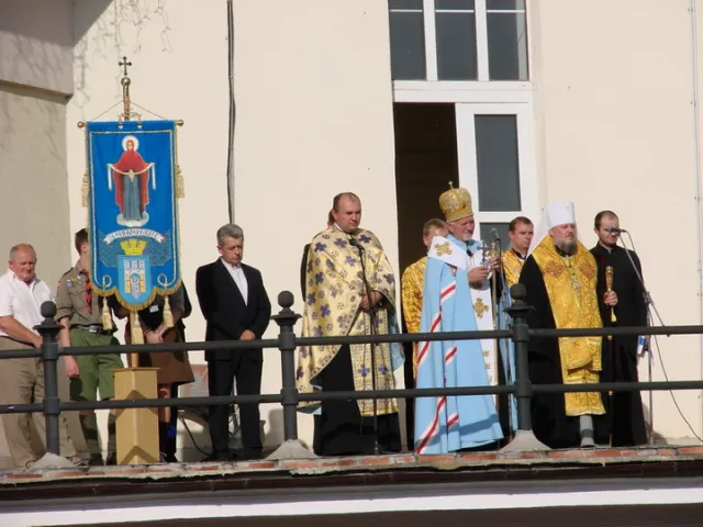 В Івано-Франківську пройшла Хресна хода миру (Фото) — фото 4