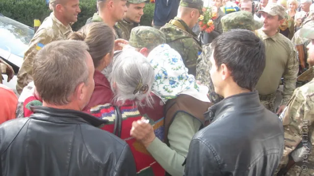 В Івано-Франківськ повернулись 95 бійців, які більше місяця воювали у зоні АТО (Фоторепортаж) + (Відео) — фото 5