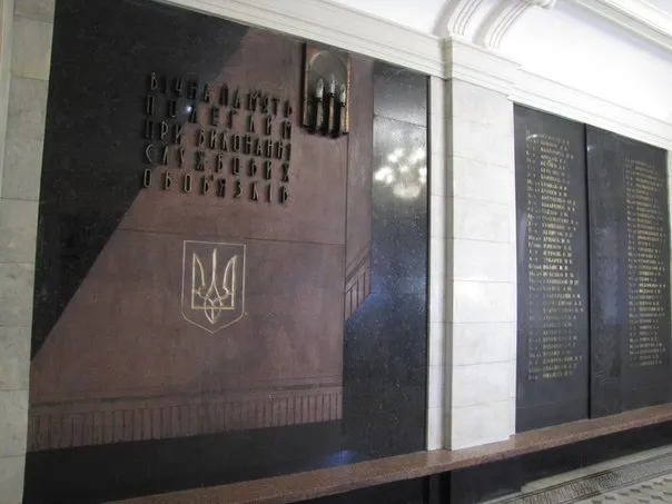 Вчора у приміщенні СБУ, знищили останній пам’ятник карателям (Фоторепортаж) — фото 2