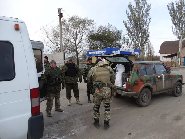 Волонтери повернулись із зони АТО: бійцям катастрофічно не вистачає теплого одягу (Фото) — фото 2