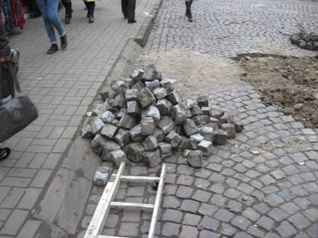 На вулиці Галицькій провалилася дорога (Фото) — фото 1
