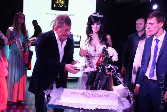 В Івано-Франківську відбувся конкурс краси «Міс університету» (Фоторепортаж) + (Відео) — фото 4