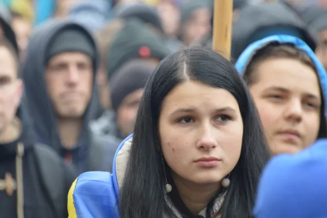 Тисячі іванофранківців знову вийшли на Майдан із нагоди річниці Революції гідності (Фоторепортаж) — фото 4