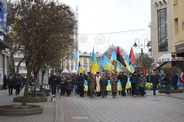 Після завершення сьогоднішнього віча-реквієму відбулася хода пам’яті за загиблими Героями України (Фоторепортаж) — фото 1