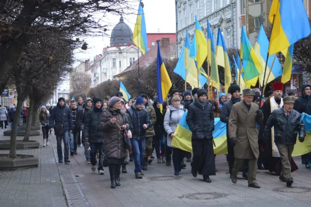 Після завершення сьогоднішнього віча-реквієму відбулася хода пам’яті за загиблими Героями України (Фоторепортаж) — фото 2