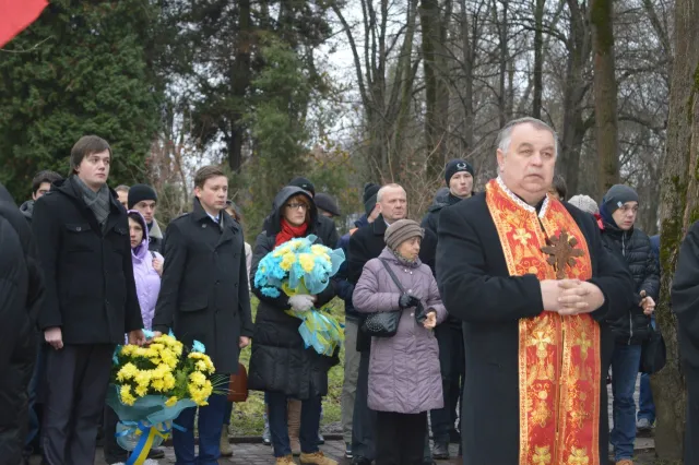 Після завершення сьогоднішнього віча-реквієму відбулася хода пам’яті за загиблими Героями України (Фоторепортаж) — фото 6