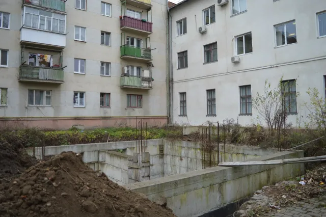 Нарешті підходить до завершення чотирирічна епопея із незаконним будівництвом на вулиці Короля Данила (Фоторепортаж) — фото 1