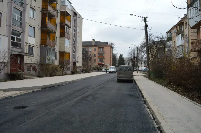 Заасфальтували одну із найпроблемніших вулиць міста - вулицю Манюха (Фоторепортаж) — фото 4