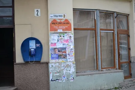 Неприваблива реклама заполонила увесь вільний простір Івано-Франківська (Фото) — фото 3