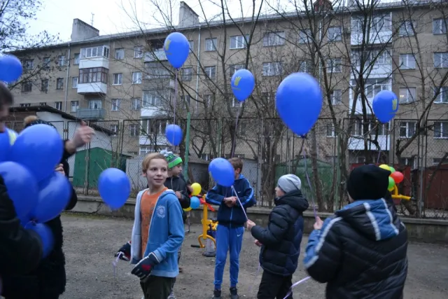 У центральній частині міста відкрили спортивний майданчик із антивандальними вуличними тренажерами (Фото) — фото 2