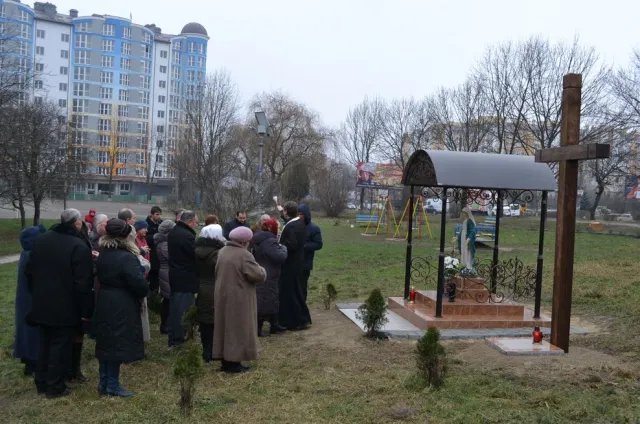 Громаді та місцевим депутатам вдалося захистити місцевий сквер від забудови багатоповерхівками (Фото) — фото 1