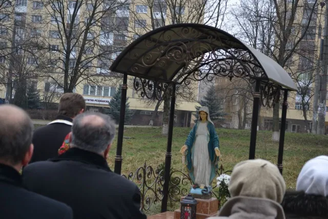 Громаді та місцевим депутатам вдалося захистити місцевий сквер від забудови багатоповерхівками (Фото) — фото 2