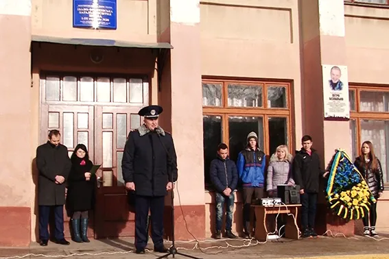 На честь загиблого в АТО прикарпатського спецназівця відкрили анотаційну дошку (Фото) — фото 4