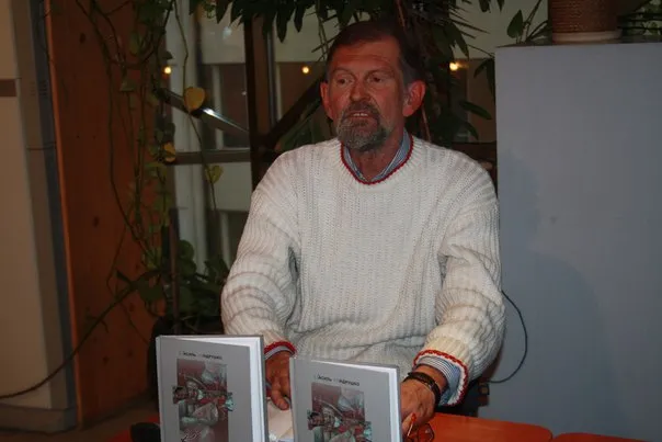 В Івано-Франківську відбулася презентація книжки Василя Андрушка «Колаж і…» (Фото) — фото 4