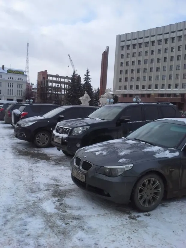 Лідер Правого сектору в Івано-Франківській області вважає, що чиновницька вседозволеність продовжується — фото 1