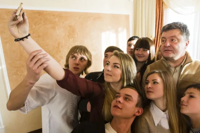 Порошенко відвідав дітей із Донецької області, які зустрічають Різдво на Івано-Франківщині (Фото) — фото 6