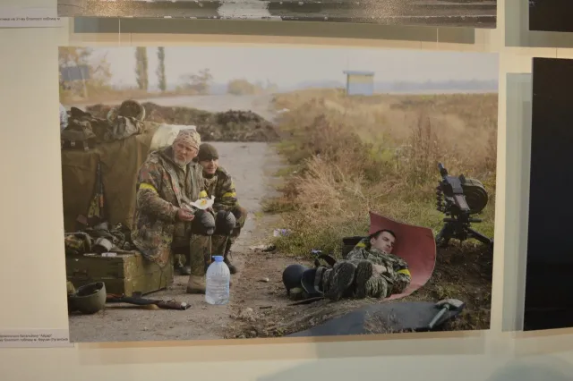 В «Бастіоні» відкрили виставку робіт загиблого героя Віктора Гурняка (Фоторепортаж) — фото 1