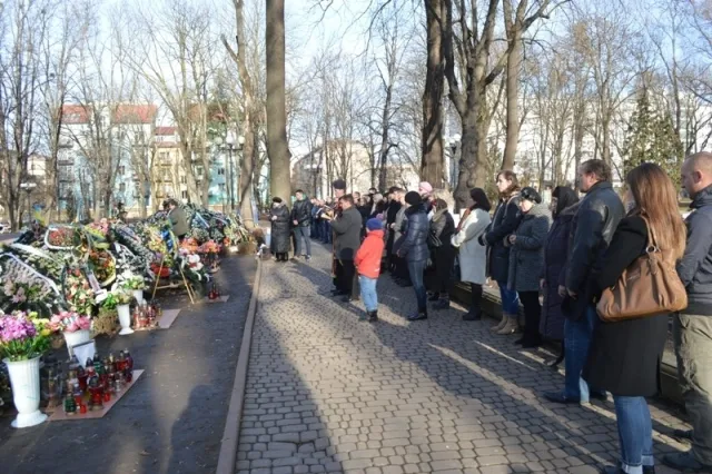 Сьогодні відбулась поминальна панахида за загиблими героями Майдану та військовими які загинули в зоні АТО (Фото) — фото 2