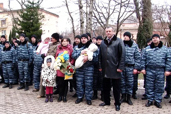 В сім’ї зниклого безвісті в Іловайському котлі Романа Грицика народився син (Фото) — фото 5