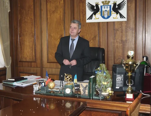 Франківські комунальники ходили колядувати (Фото) — фото 1