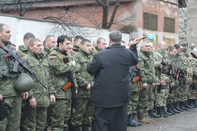 95 прикарпатських міліціонерів відправились у зону АТО (Фоторепортаж) — фото 11