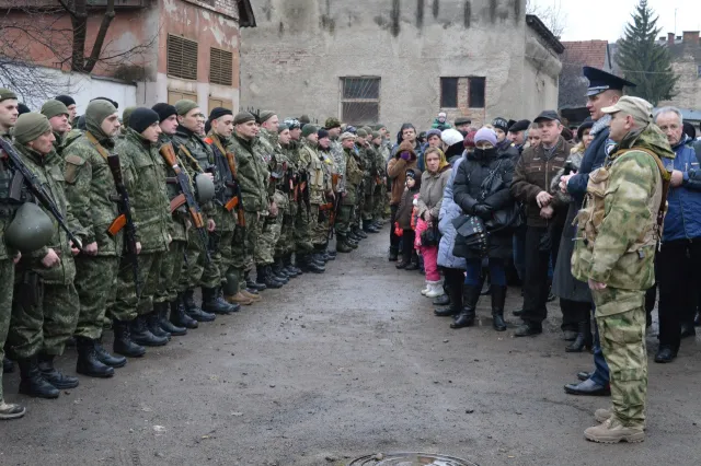 95 прикарпатських міліціонерів відправились у зону АТО (Фоторепортаж) — фото 6