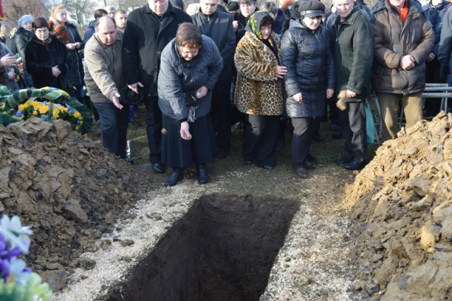 В Івано-Франківську прощалися з волонтером-медиком Ярославом Чомком, який загинув у зоні АТО (Фоторепортаж) — фото 16
